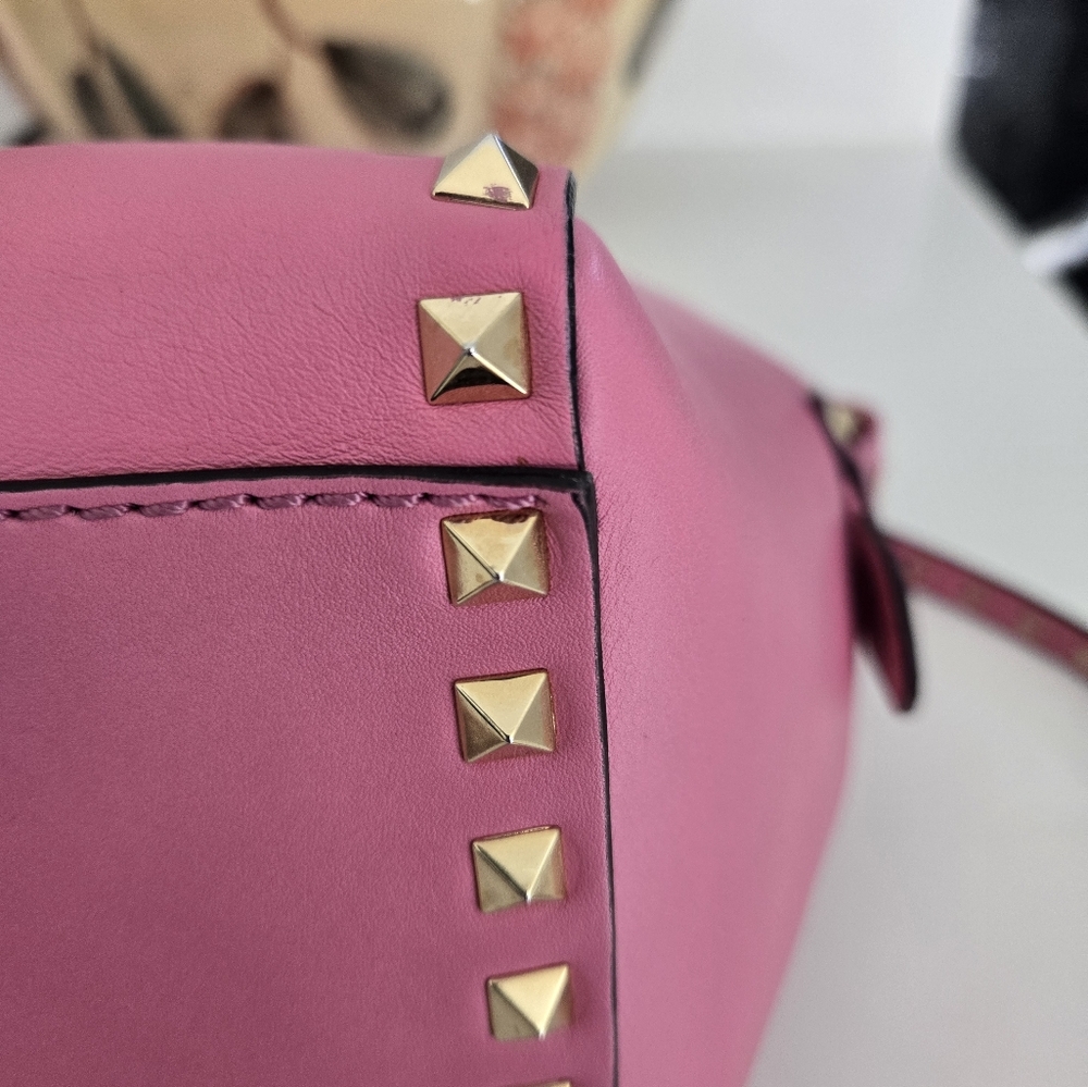 Valentino Pink and Gold Textured Leather Shoulder Bag - Picture 9 of 12